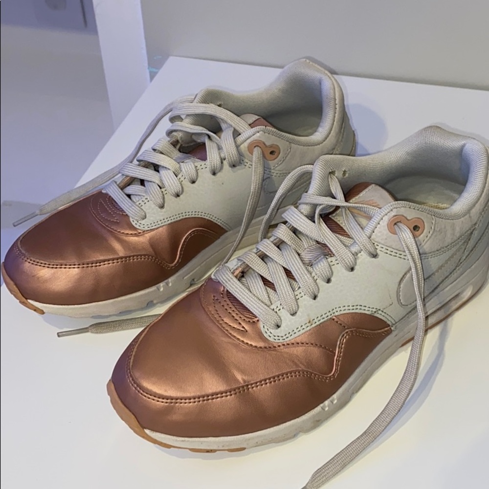 Rose Gold Nike Airmax - Picture 3 of 4